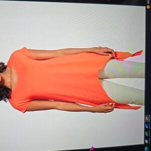 Chico's Exaggerated Sharkbite-Hem Top NWT Size M/8 (Chico's 1) Prometheus Orange